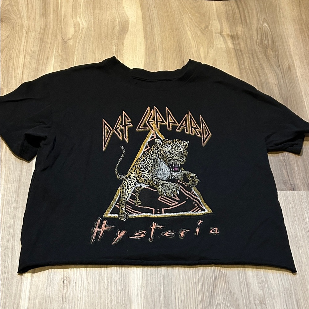 NWOT Black Def Leppard Graphic Band Cropped T-Shirt -medium